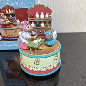 Vintage Enesco Music Box Mice Baking Plays Candy Man Baking Sweet Memories 1995